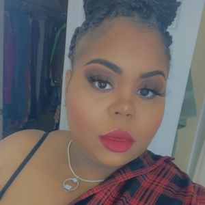 Meet your Posher, Laurie